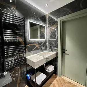 queens-luxury-apartments-10-1-tirana.albaniahotels.org/